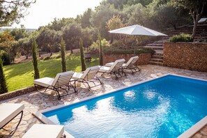 Outdoor pool, open 7:30 AM to 8:00 PM, sun loungers - Hotel Boskinac (Novalja)