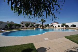 Indoor pool, sun loungers