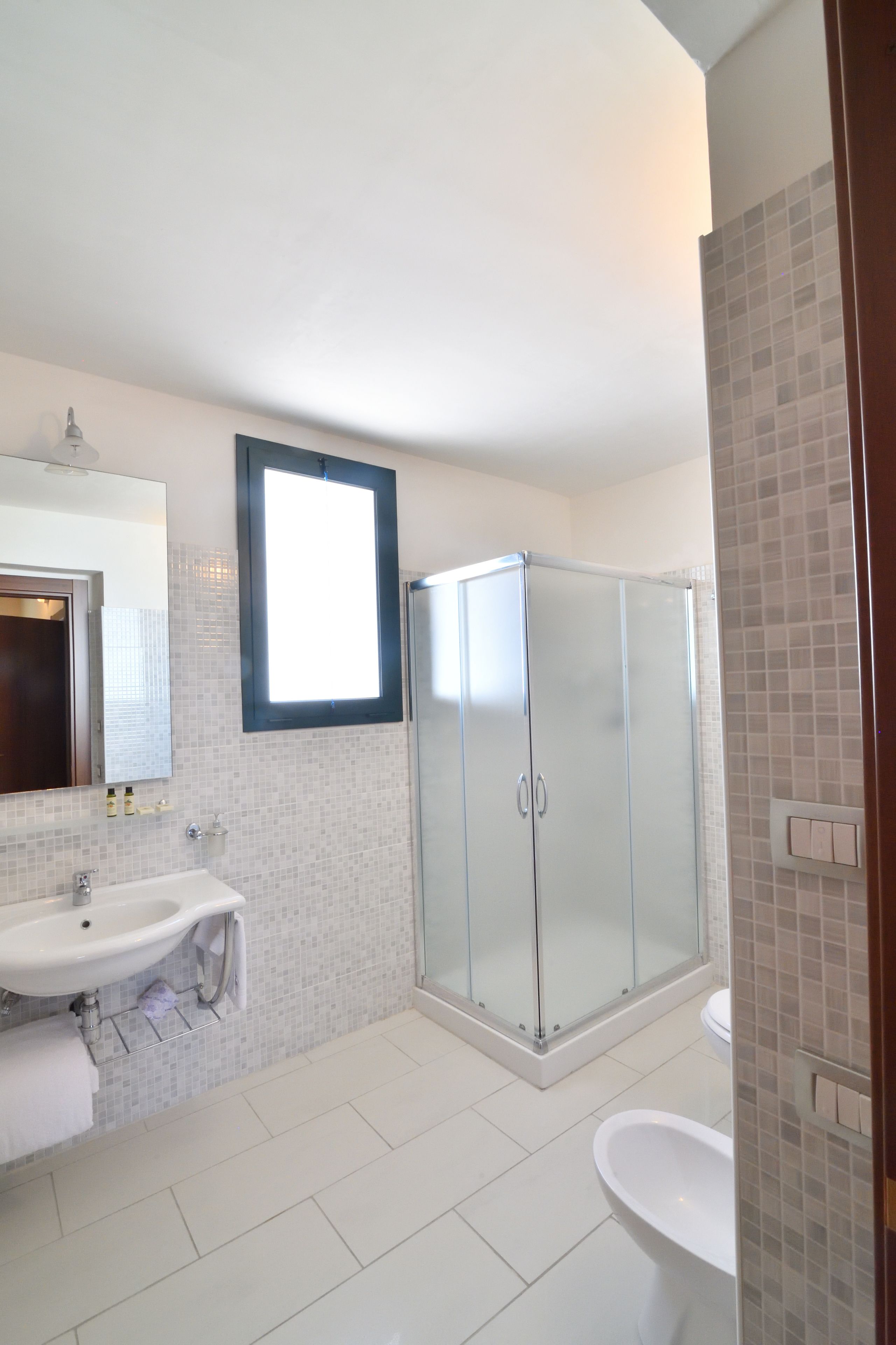 apartment for 3 people | bathroom | shower, rainfall showerhead, free toiletries, hair dryer