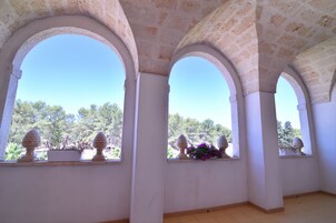 Single Room | Minibar, in-room safe, desk, rollaway beds