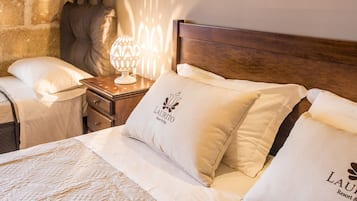Double Room | Minibar, in-room safe, desk, rollaway beds