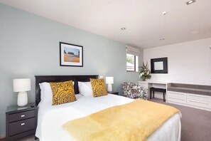 Suite, 2 dormitoris | Roba de llit d'alta qualitat i escriptori 