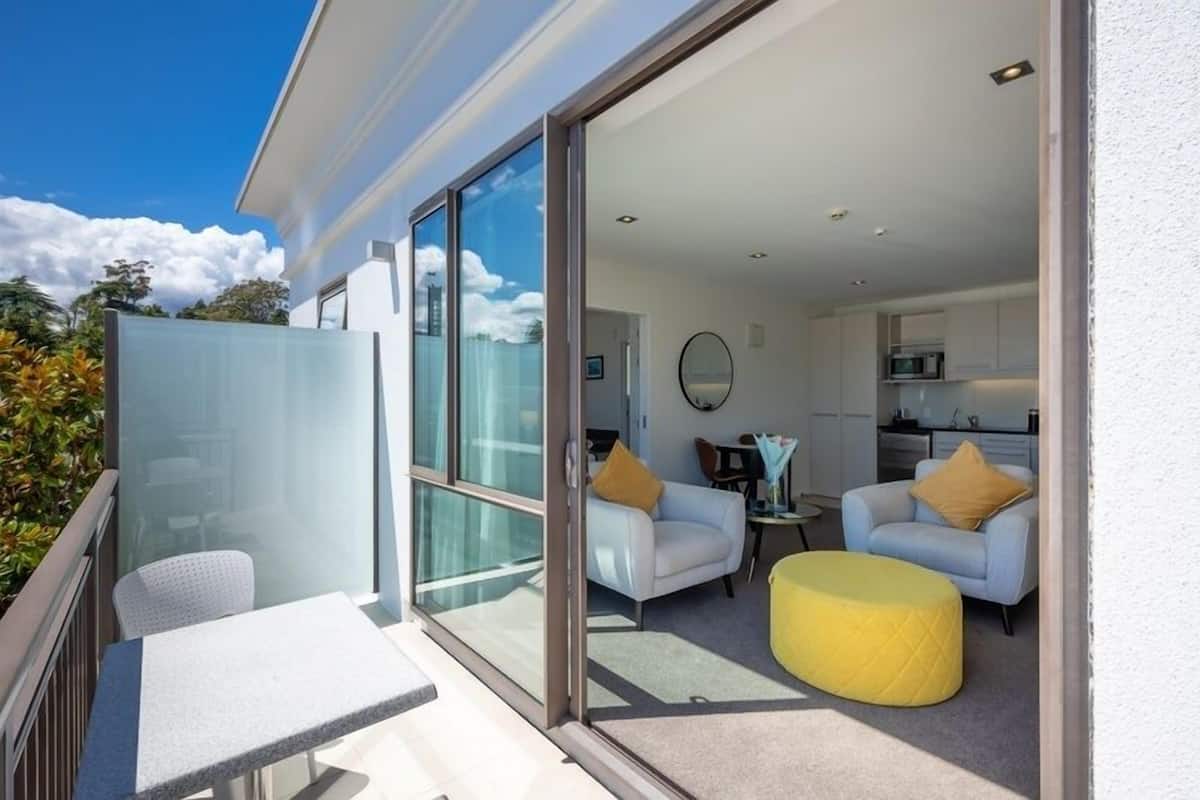 executive one bedroom | terrace/patio