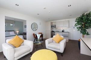 Appartement Exécutif, 1 chambre | Coin séjour | Télévision à écran plat, Netflix, jouets, livres