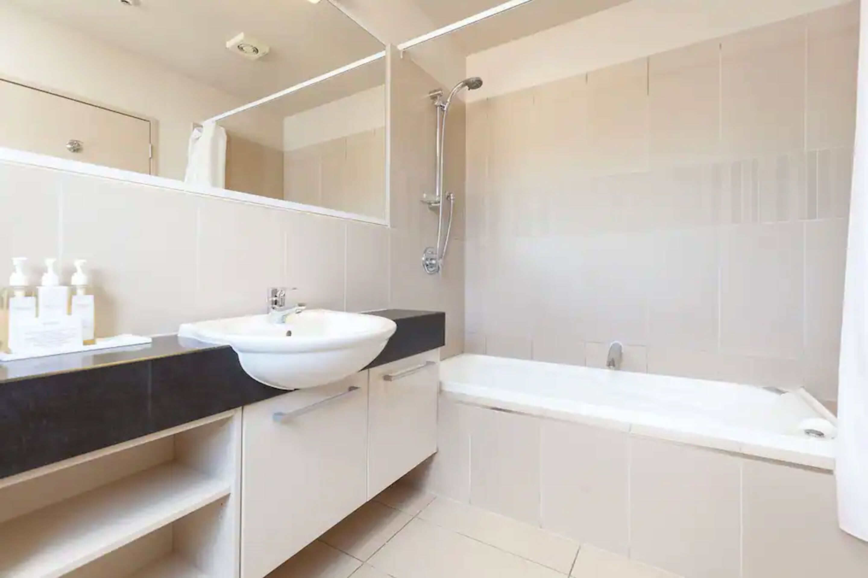 executive one bedroom | deep-soaking bathtub