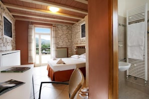 Premium bedding, down duvets, free WiFi - Orchidea (Riva del Garda)