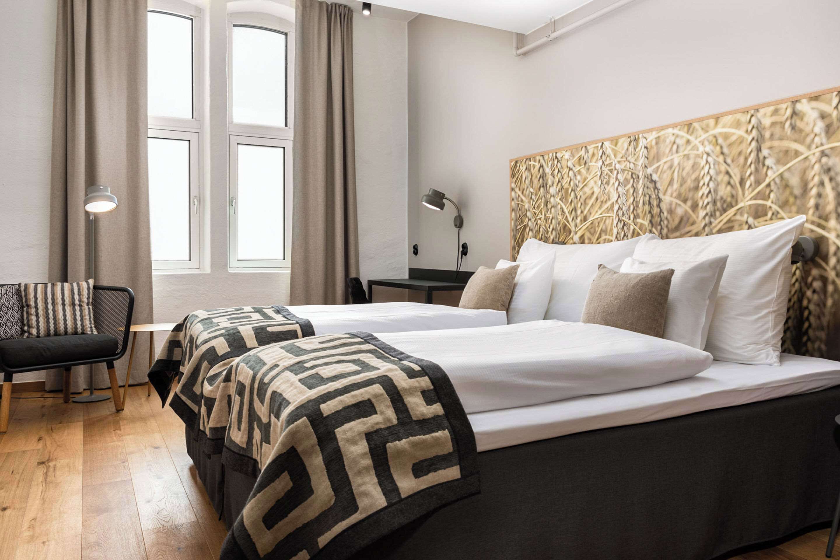 deluxe room, 1 king bed, non smoking | desk, blackout curtains, soundproofing, iron/ironing board