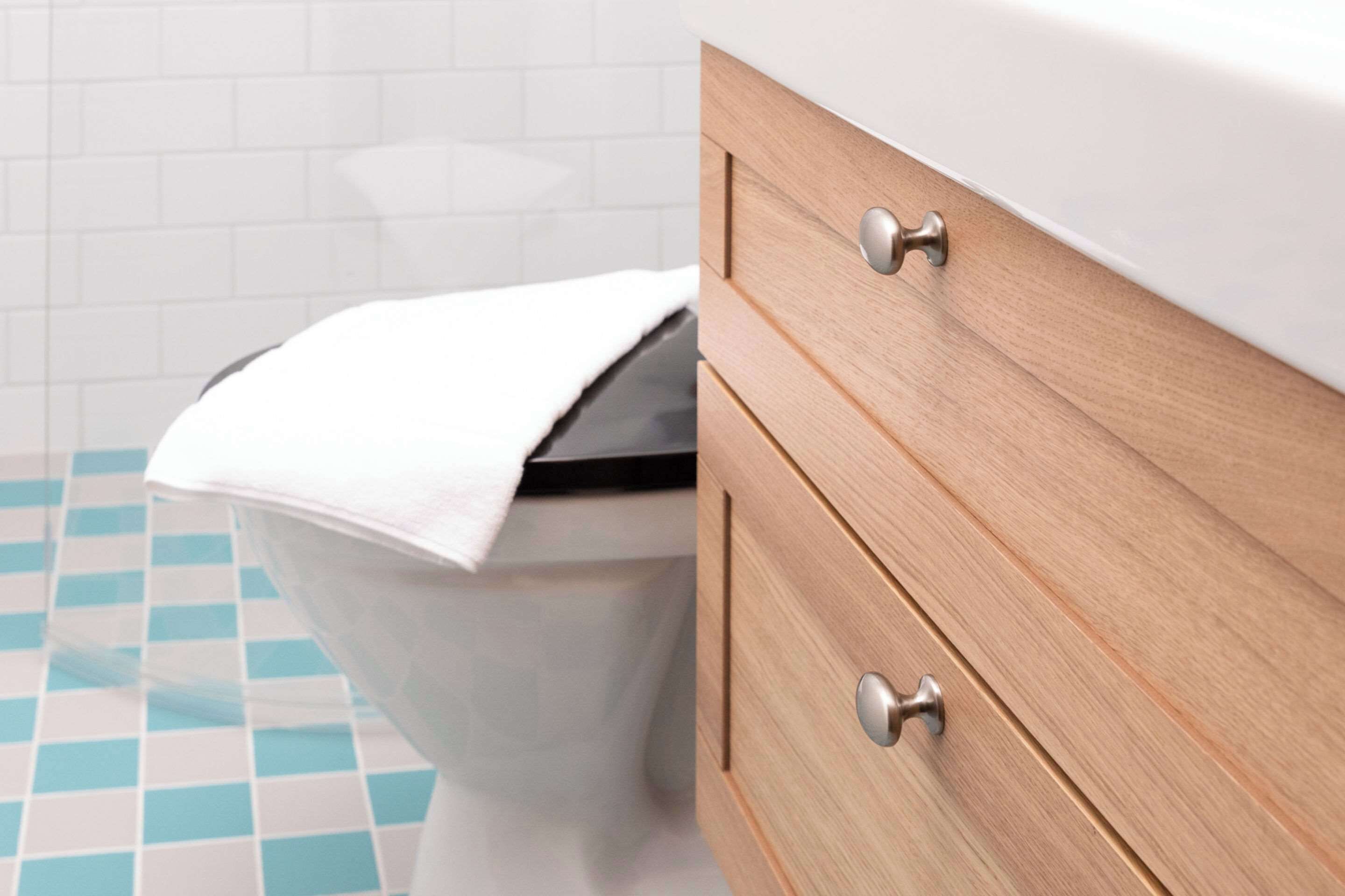 deluxe room, 1 king bed, non smoking | bathroom | shower, hair dryer, towels