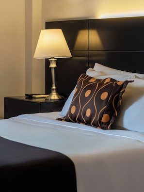 Single Room | Minibar, in-room safe, laptop workspace, iron/ironing board - Hotel Ferre De Ville (Lima)