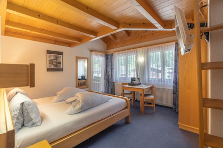 双人房 | 客房内保险箱、办公桌、隔音、免费 WiFi. Aktiv- und Genusshotel Alpenblick