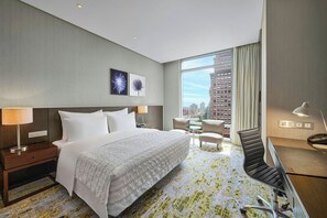 Down comforters, in-room safe, desk, laptop workspace - Le Meridien Taipei (Taipei)