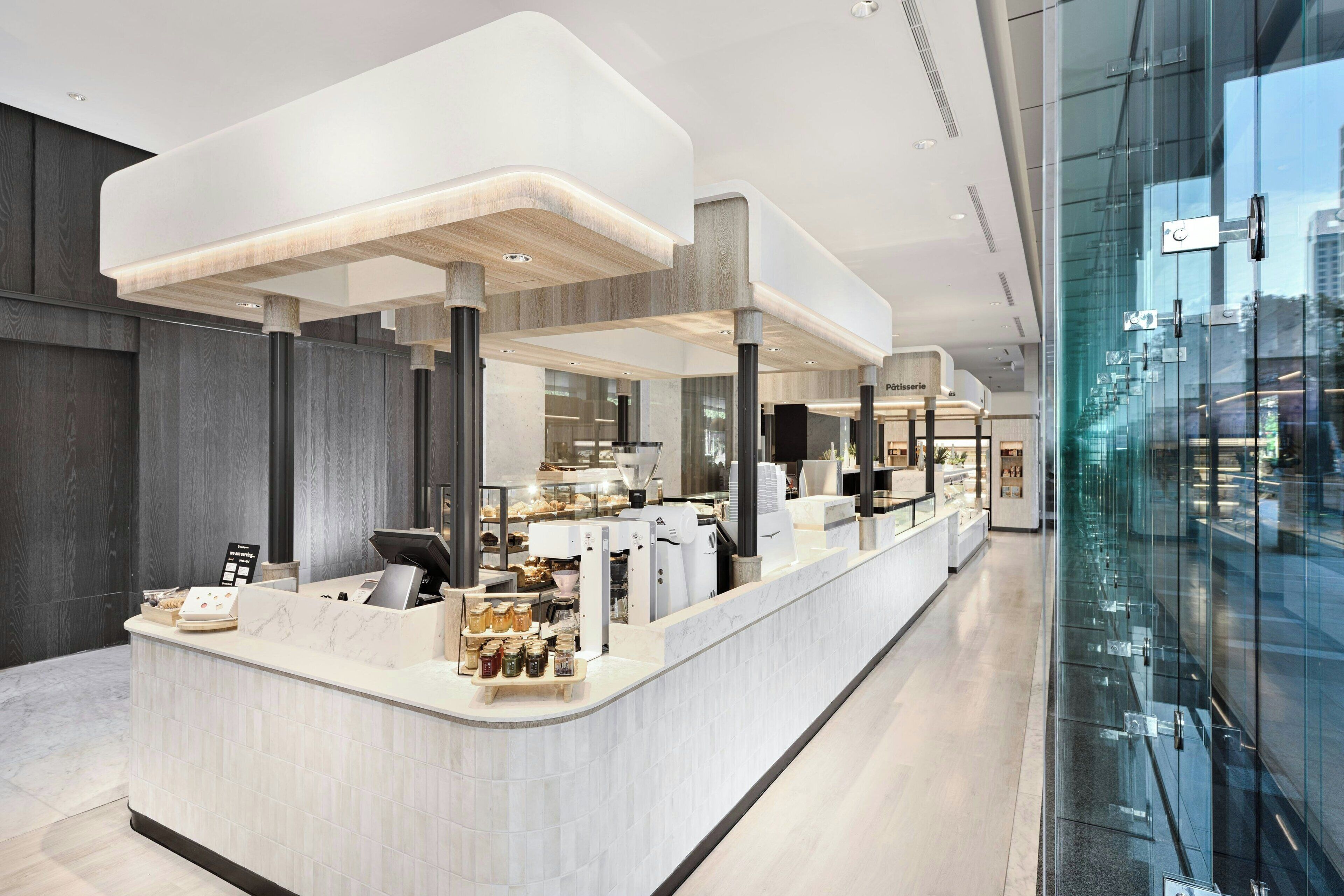 2 restaurants, breakfast, lunch, dinner served; international cuisine