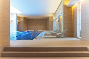 실내 수영장, 시설 내 인명구조원