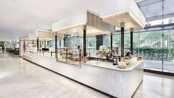 2 restaurants, breakfast, lunch, dinner served; international cuisine