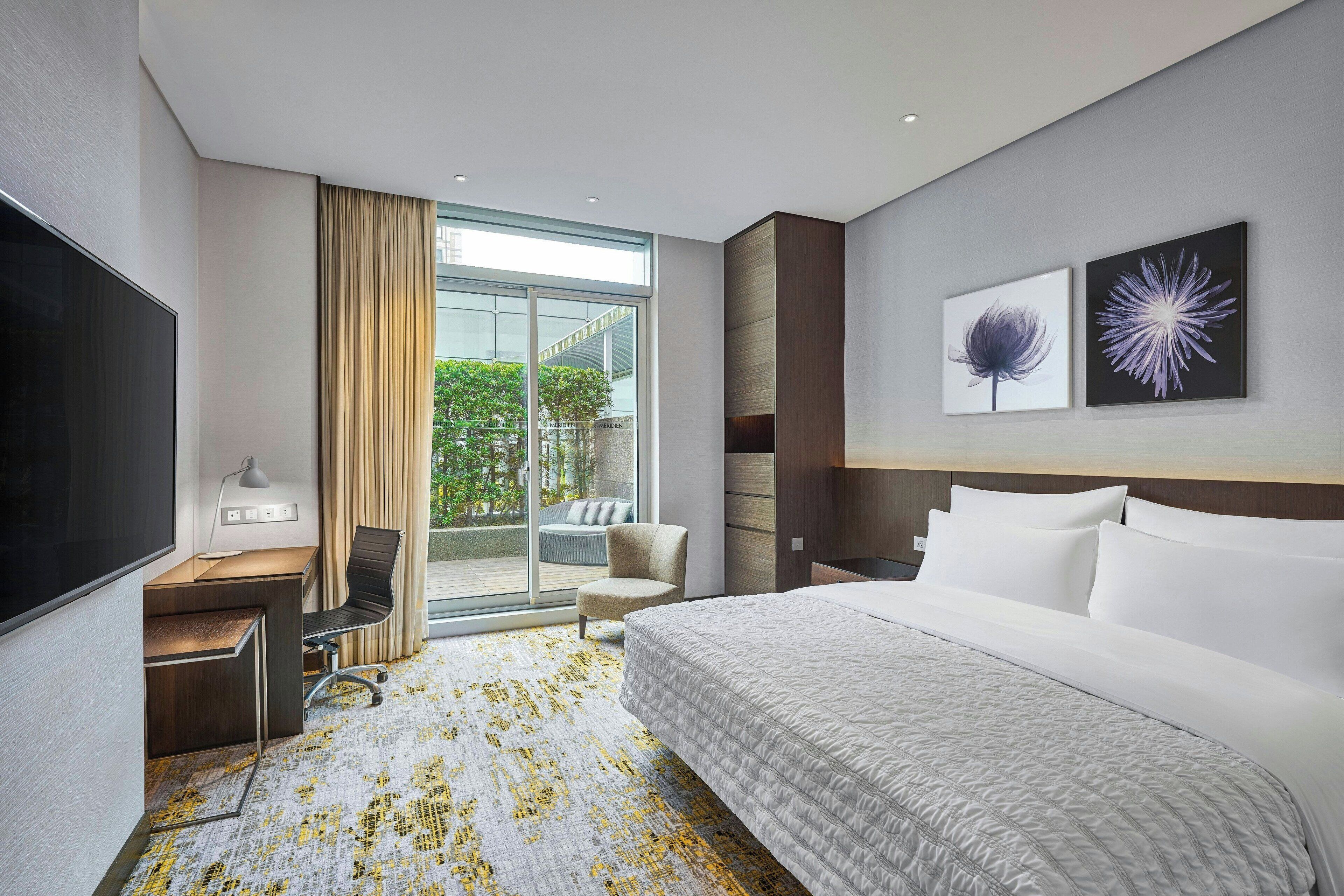 deluxe room, 1 king bed, balcony | 1 bedroom, down duvets, in-room safe, desk