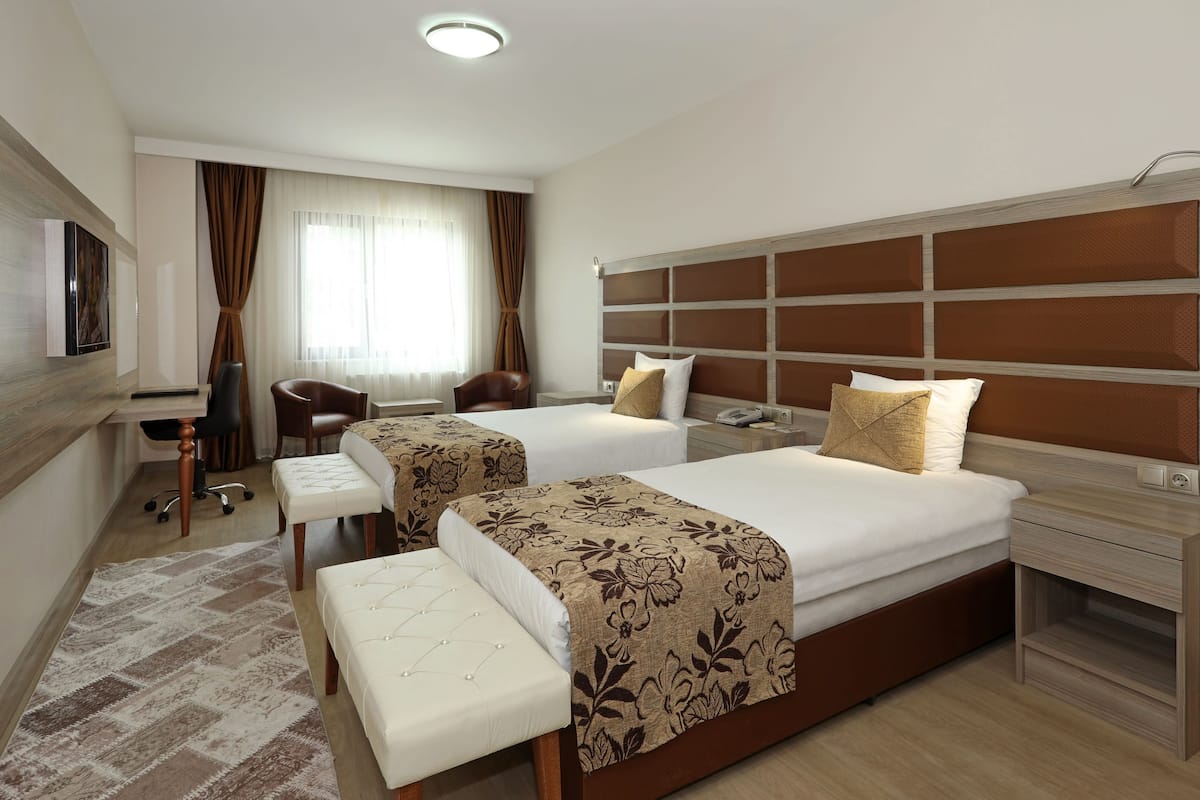 Minibar, Zimmersafe, Schreibtisch, schallisolierte Zimmer