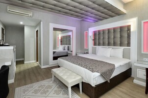 Honeymoon Room, 1 Bedroom, Non Smoking, Private Bathroom | View from room