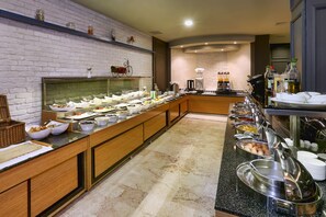 Breakfast, lunch and dinner served  - Seckin Hotel (Erenler)