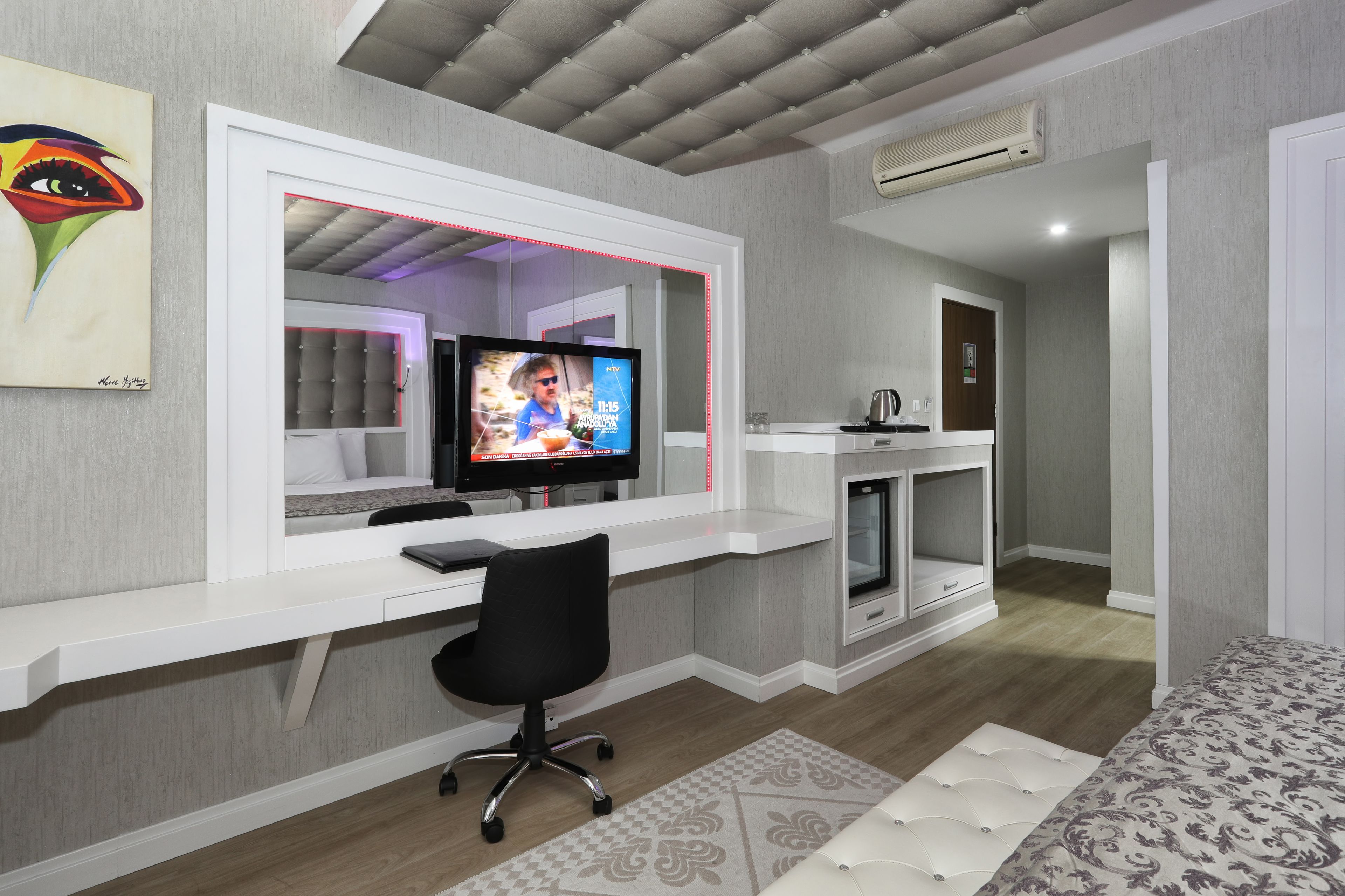 honeymoon room, 1 bedroom, non smoking, private bathroom | living area | lcd tv