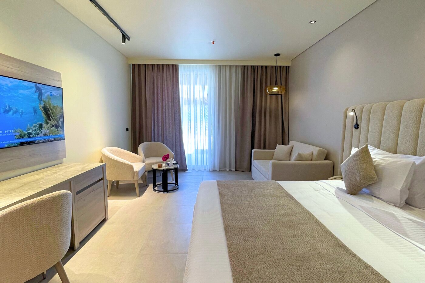 Deluxe Double Room | Minibar, in-room safe, desk, blackout curtains