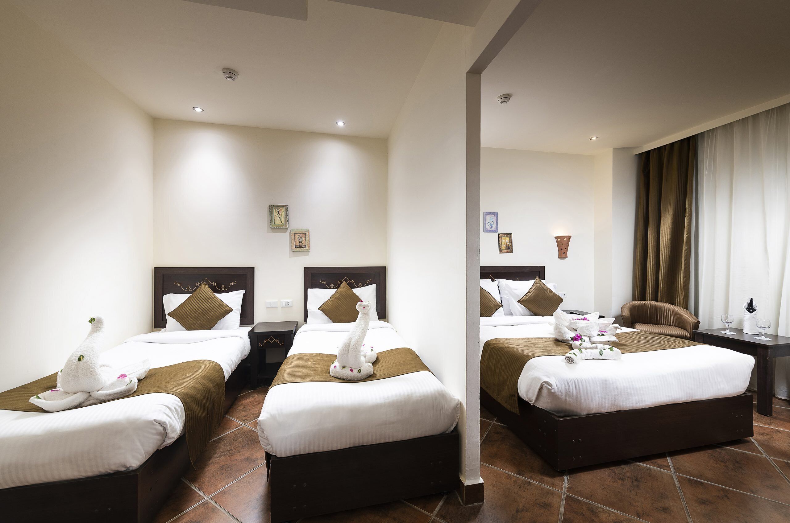 Comfort Grand Room | Minibar, pengeskab på værelset, skrivebord, mørklægningsgardiner