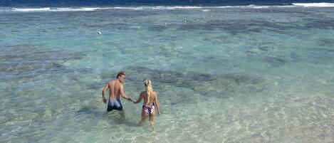 Playa privada, camastros, sombrillas y toallas de playa