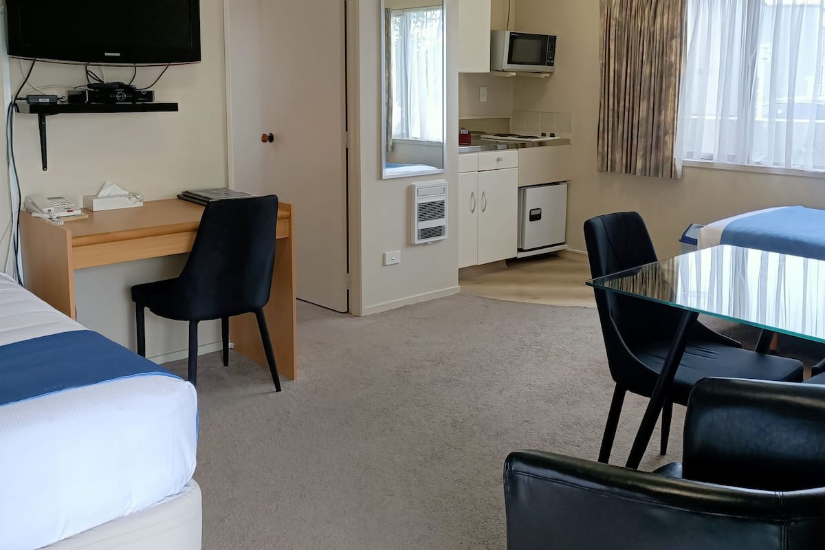 14. Deluxe One Bedroom | Living area | 32-inch flat-screen TV with cable channels, TV