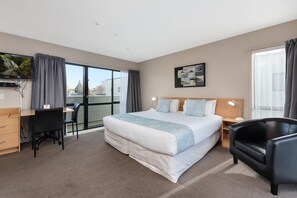 Bügeleisen/Bügelbrett, kostenloses WLAN, Bettwäsche