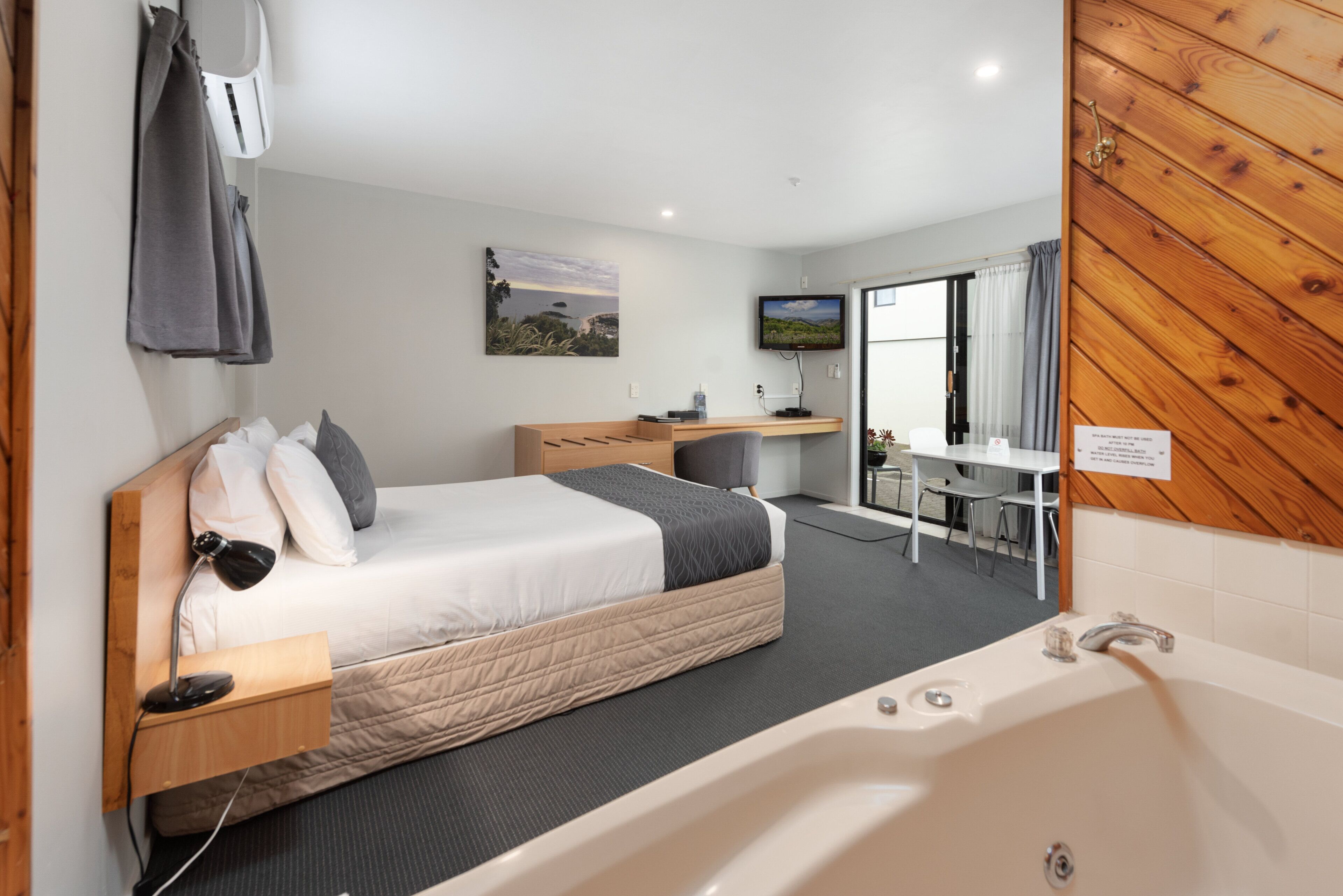 16. Queen Studio | Iron/ironing board, free WiFi, bed sheets