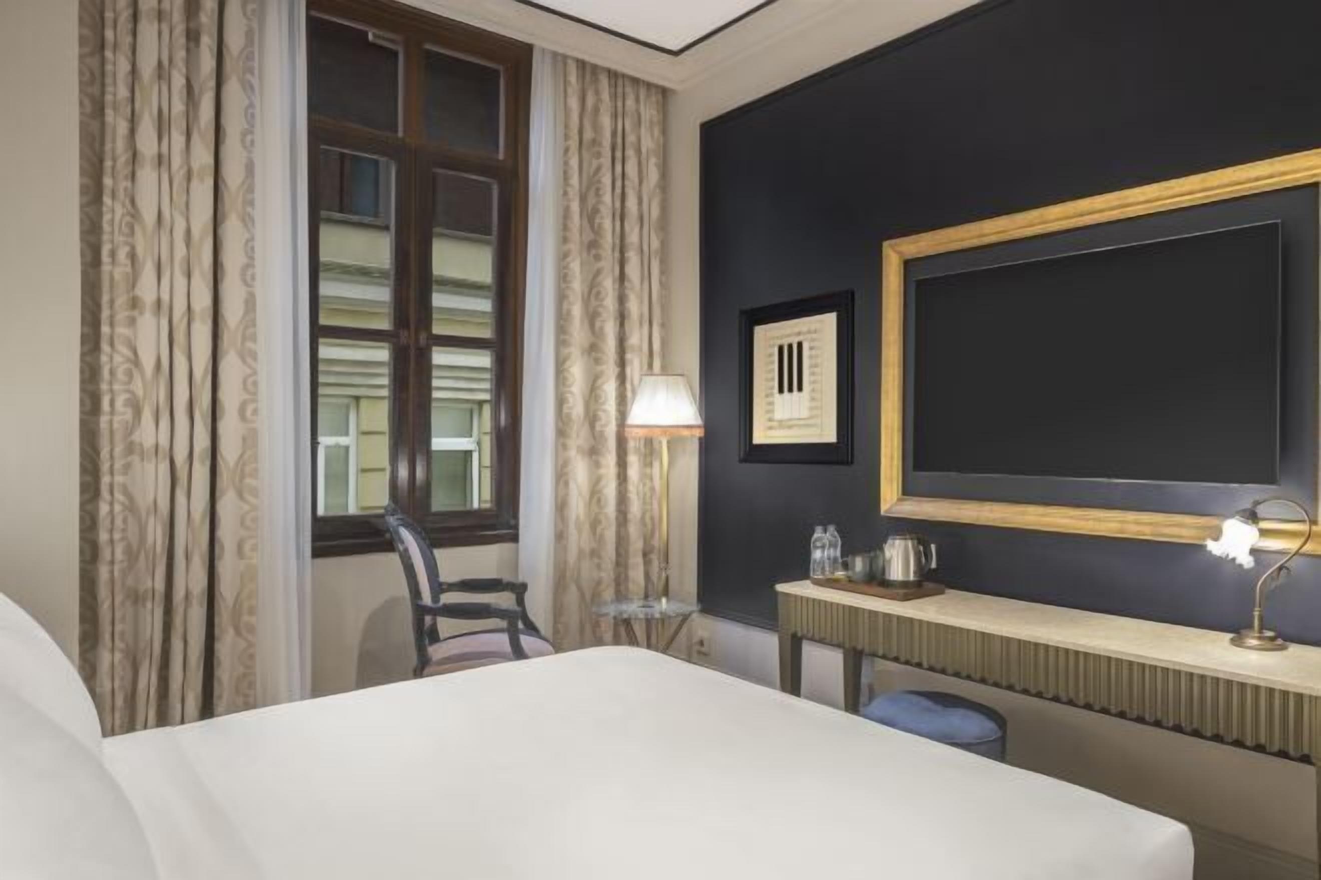 Egyptian cotton sheets, premium bedding, down duvets, in-room safe