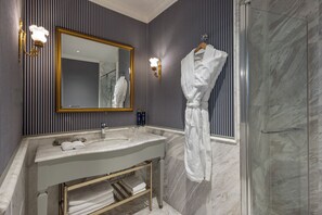 샤워 시설, 무료 세면용품, 헤어드라이어, 슬리퍼