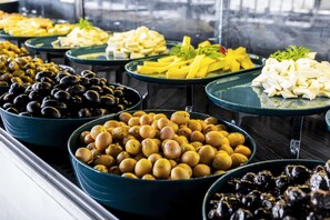 Phục vụ bữa sáng 