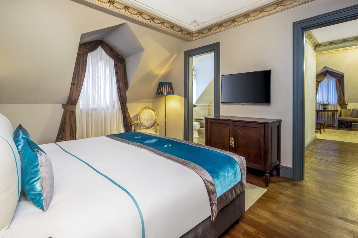 Royal Suite with City View