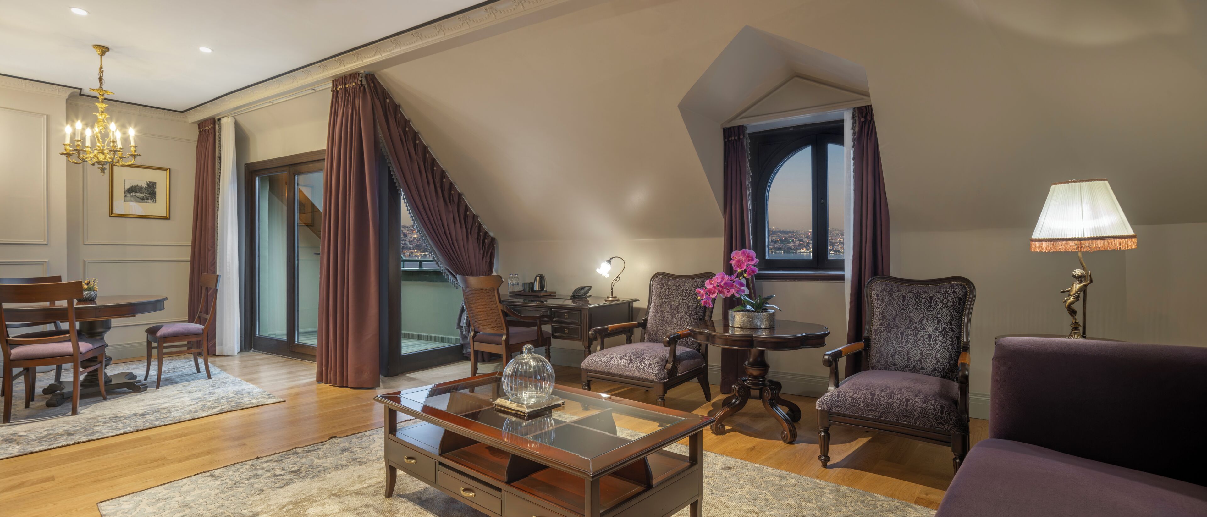 Royal Suite, 1 King Bed, Sea View | Living area | 40-inch LED TV with digital channels, TV