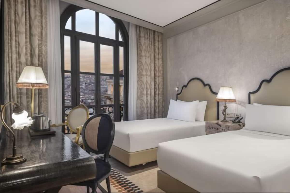 Egyptian cotton sheets, premium bedding, down duvets, minibar