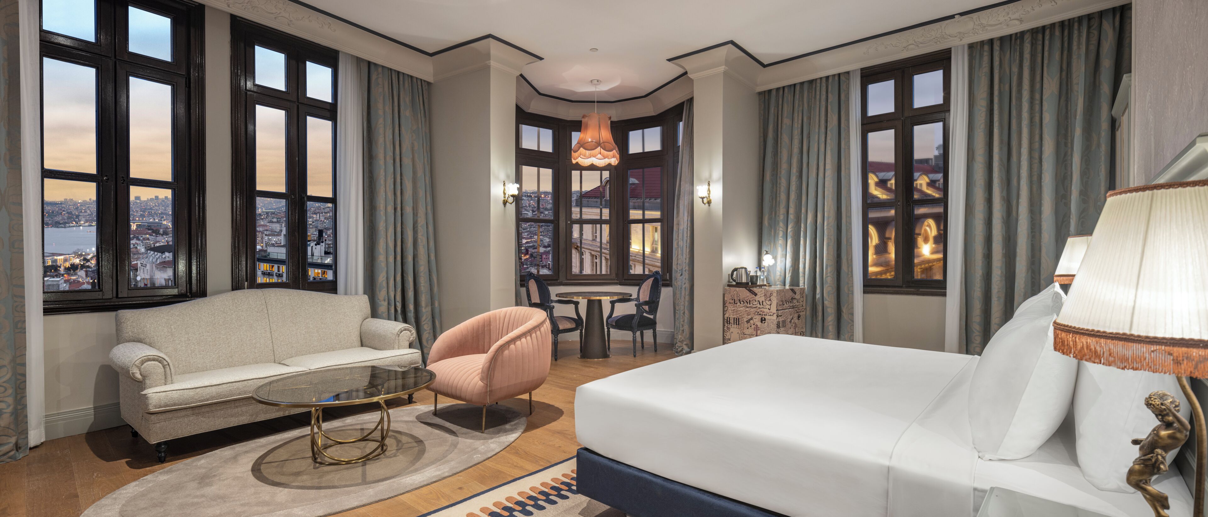 Phòng Suite Junior, 1 giường cỡ king, góc (View) | Bộ trải giường bằng vải cotton Ai Cập, bộ đồ giường cao cấp 