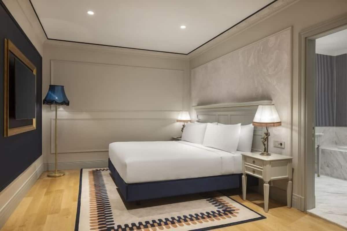 Egyptian cotton sheets, premium bedding, down duvets, minibar