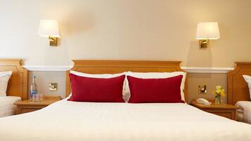 Habitación familiar (2 Adults + 2 Children) | 1 habitación, ropa de cama de alta calidad y escritorio