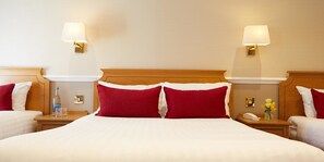 Premium bedding, desk, blackout curtains, iron/ironing board - Palm Court Hotel (Scarborough)
