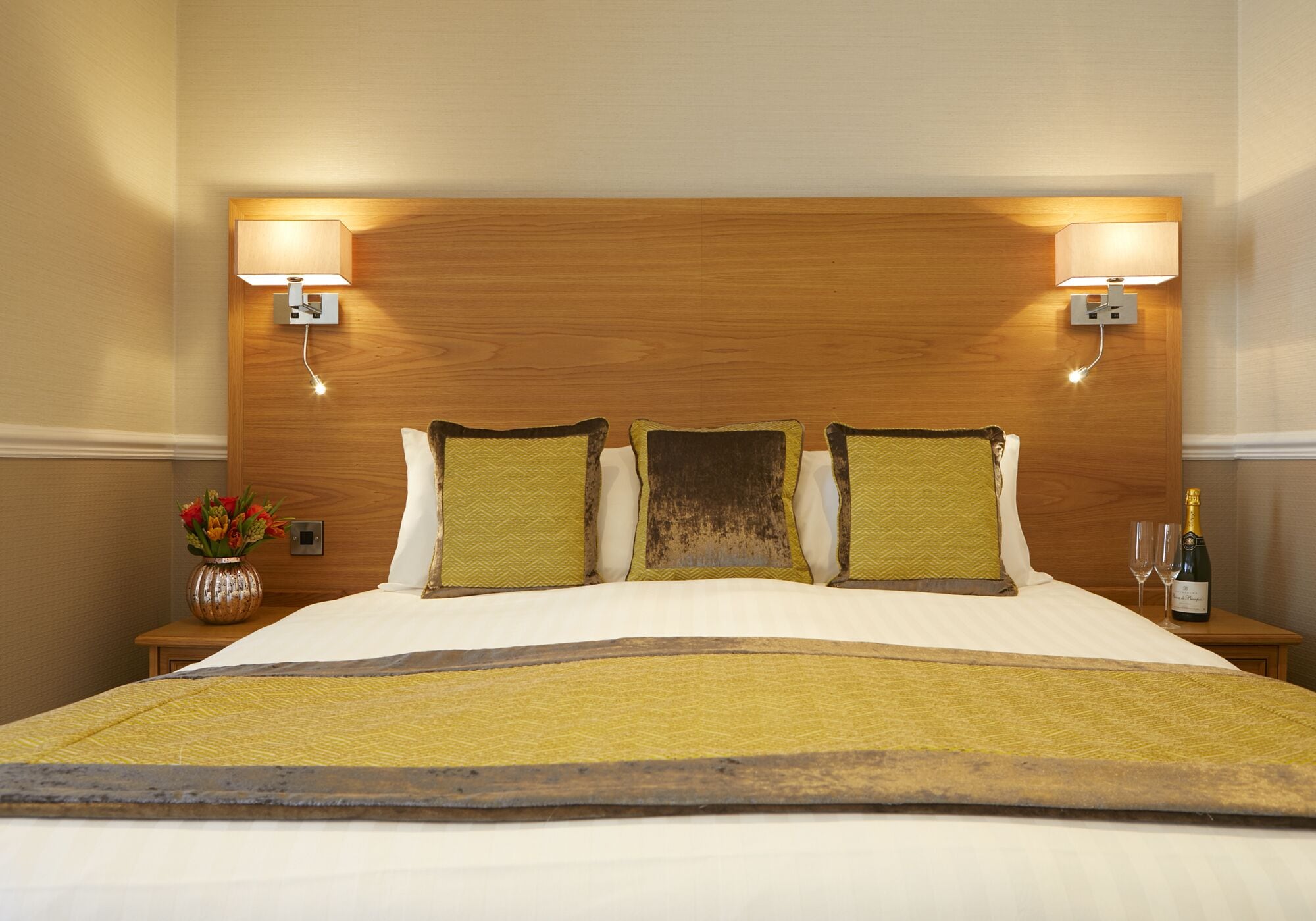 double room, 1 king bed (king) | 1 bedroom, premium bedding, desk, blackout curtains