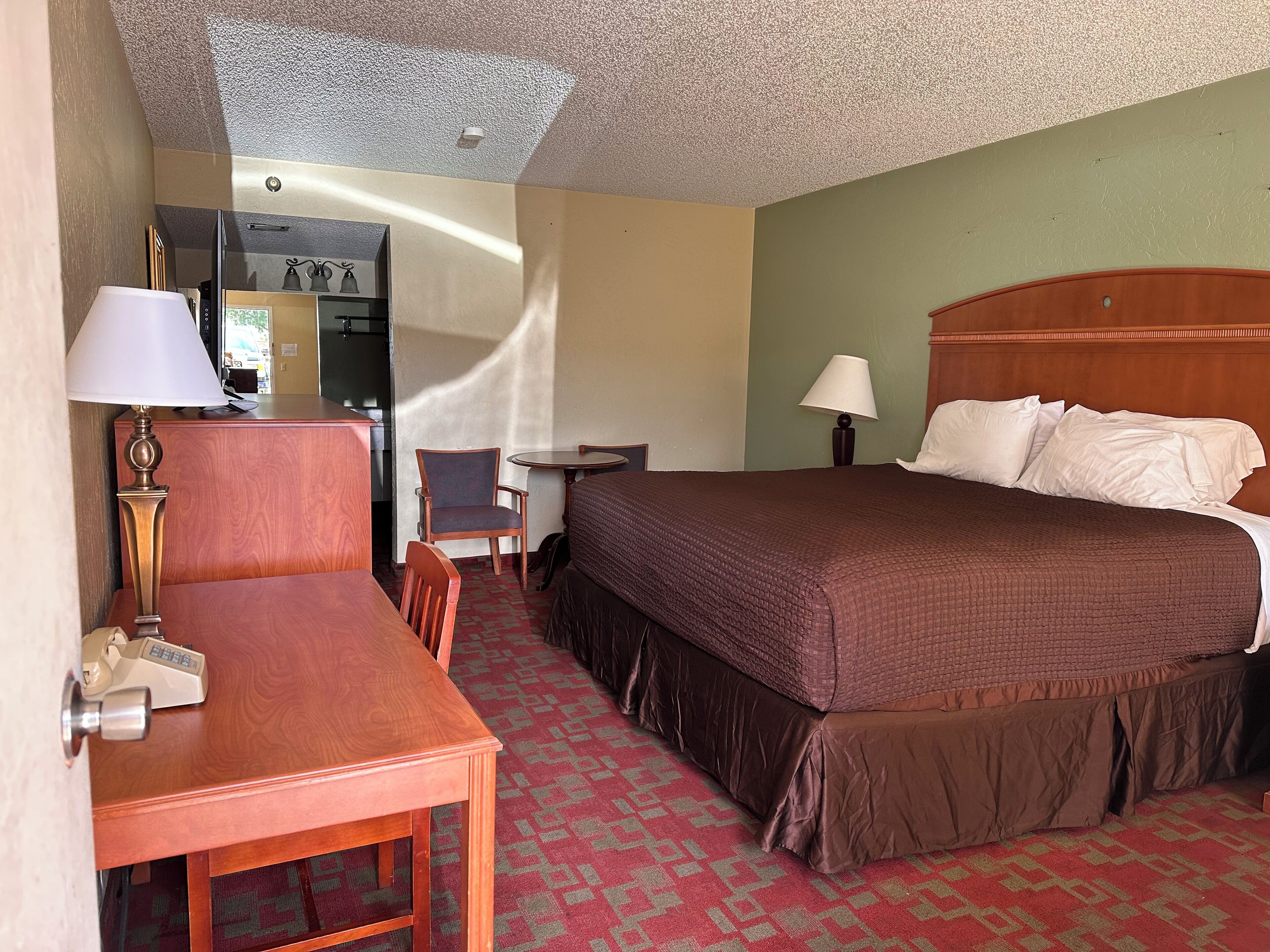 Standard Room, 1 King Bed | Bathroom