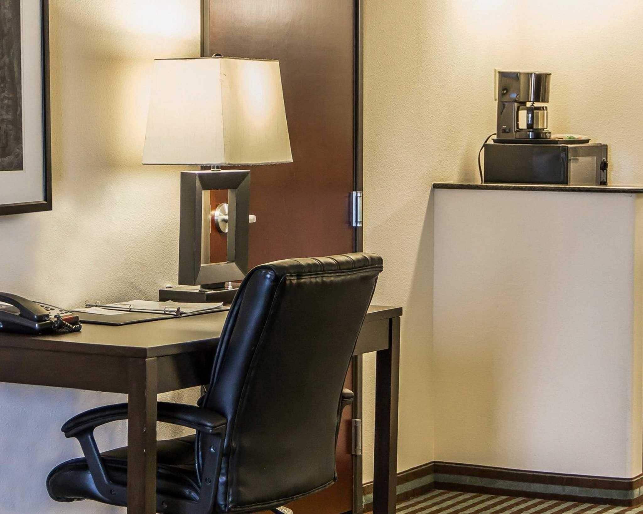 suite, non smoking | desk, iron/ironing board, free cots/infant beds, free wifi