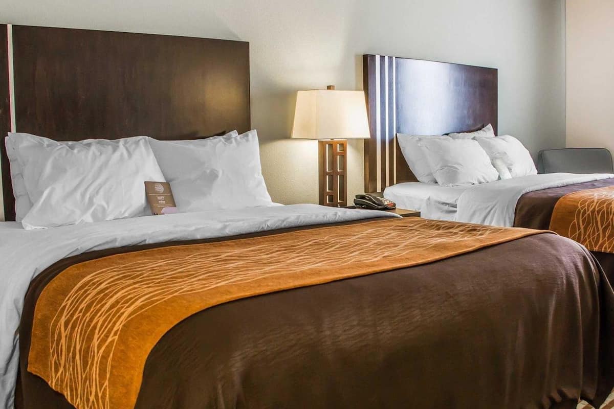 standard room, 2 queen beds, non smoking | desk, iron/ironing board, free cots/infant beds, free wifi