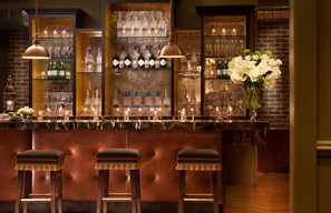 Al fresco dining, serves breakfast