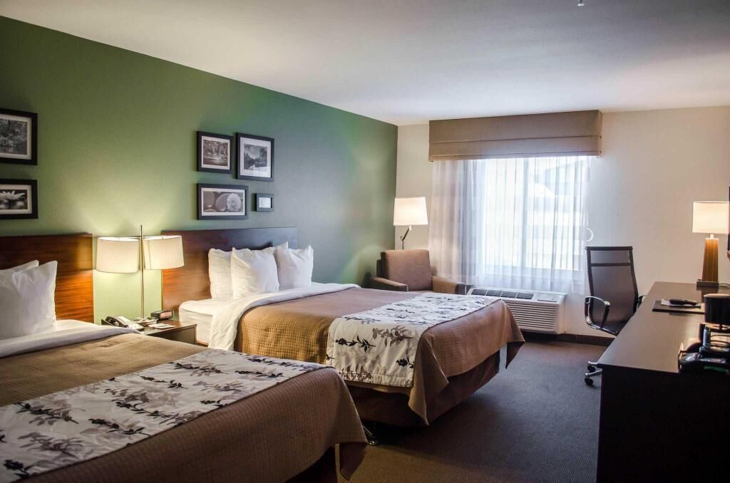 Literie de qualité, bureau, fer et planche à repasser