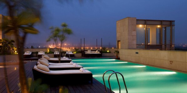 Outdoor pool - Crowne Plaza Hotel New Delhi Okhla by IHG (New Delhi)