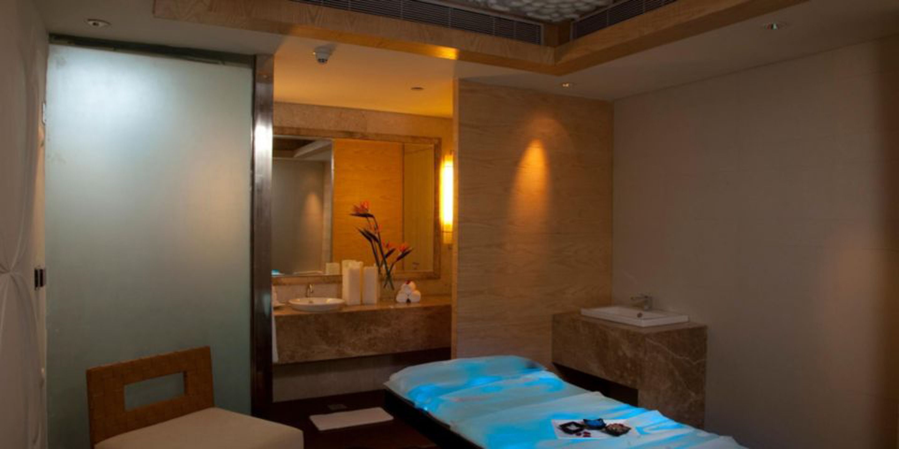 Steam room, body treatments, hydrotherapy, aromatherapy