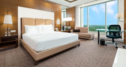 Crowne Plaza Hotel New Delhi Okhla by IHG