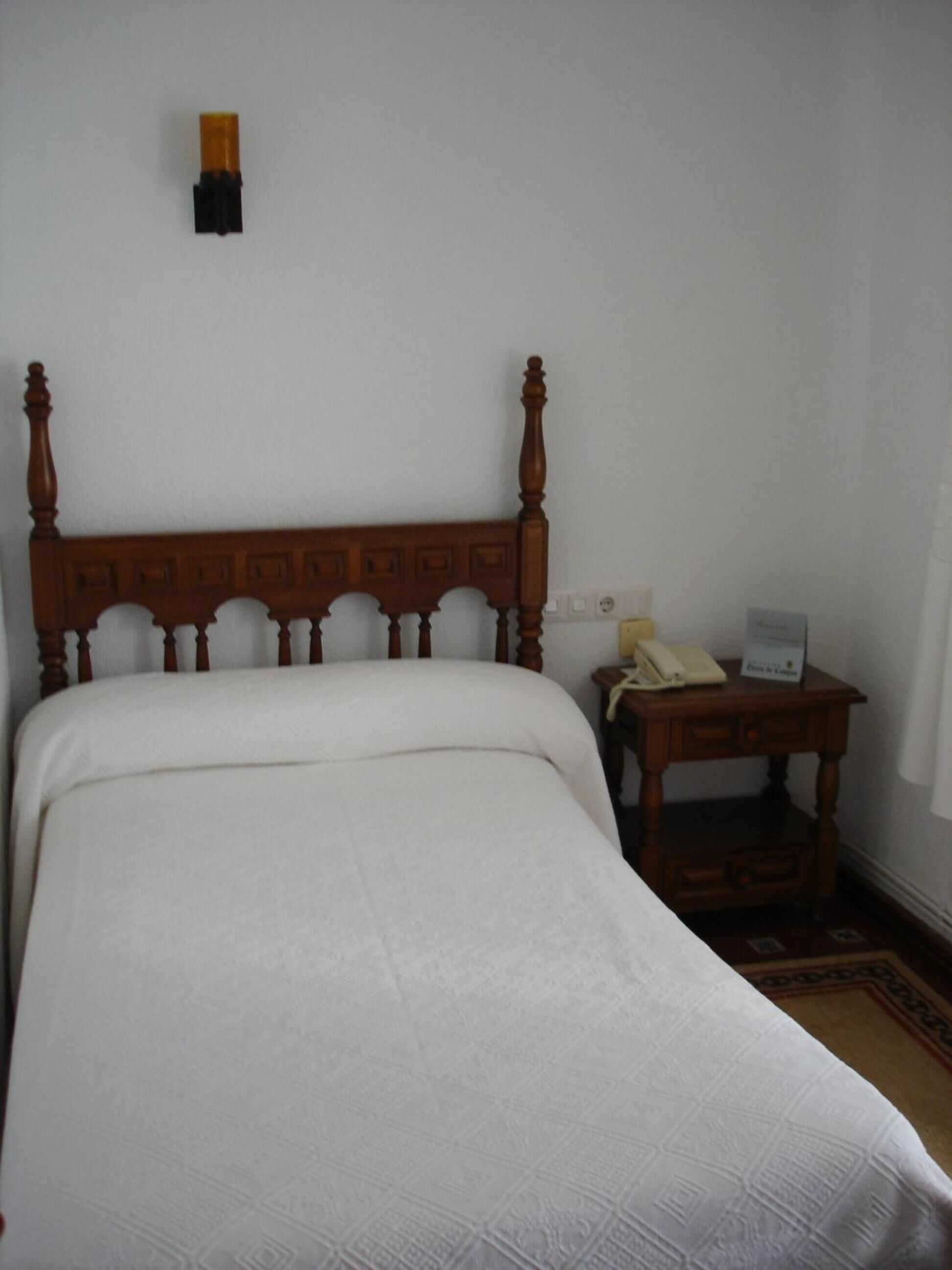 single room | desk, free wifi, bed sheets