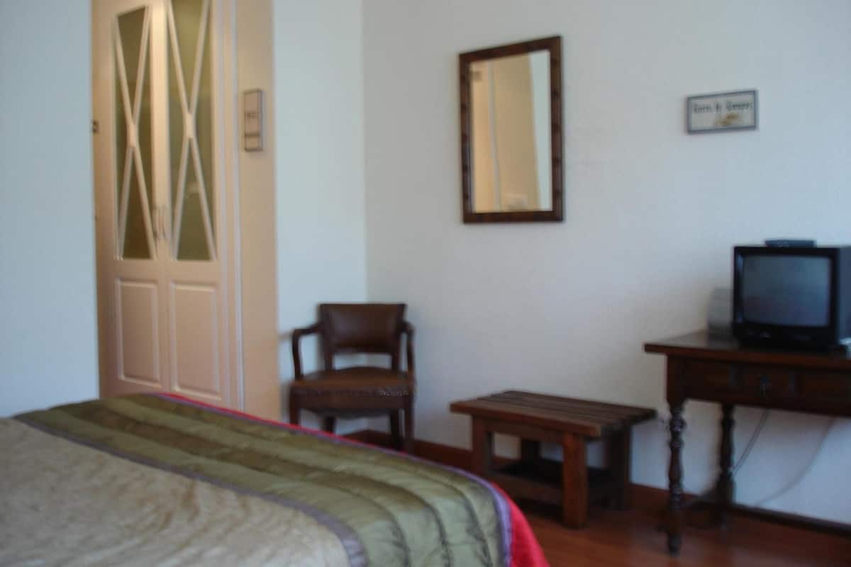 double or twin room | desk, free wifi, bed sheets